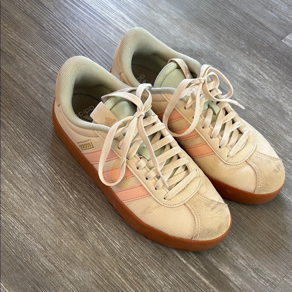 Adidas Sneakers